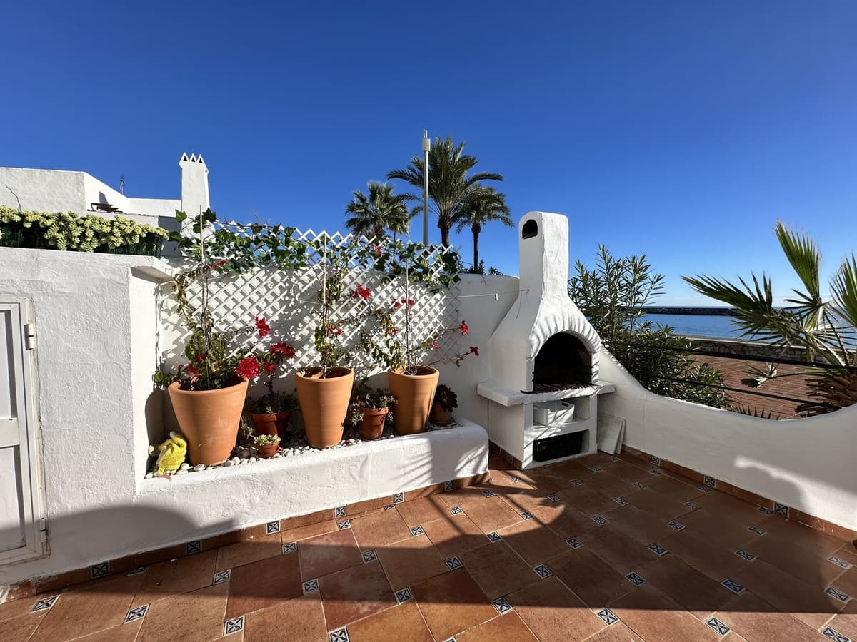 Semi-Detached House in La Duquesa — photo 3 of 10