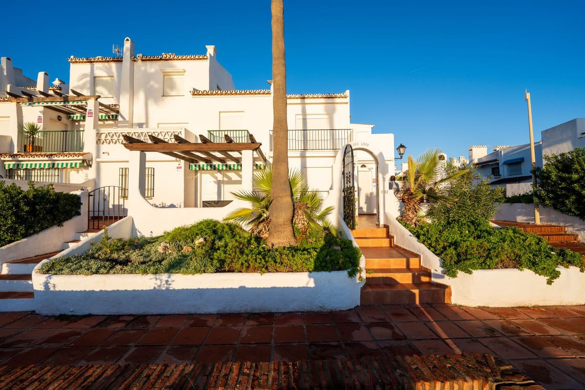 Semi-Detached House in La Duquesa — photo 8 of 10