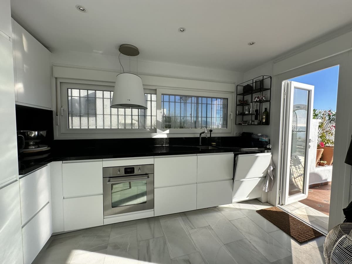 Semi-Detached House in La Duquesa — photo 9 of 10