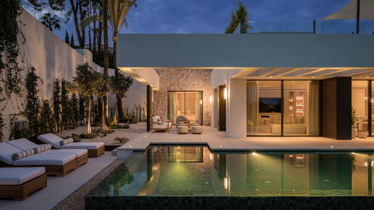Detached Villa in Nueva Andalucía — photo 1 of 10