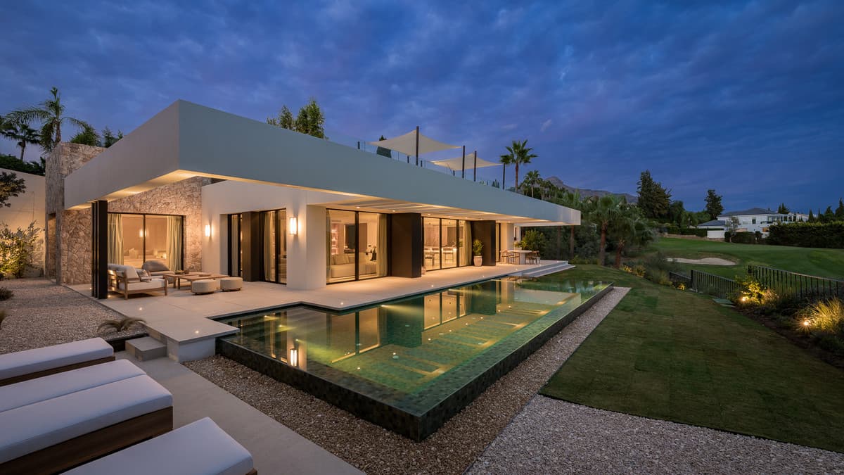 Detached Villa in Nueva Andalucía — photo 2 of 10