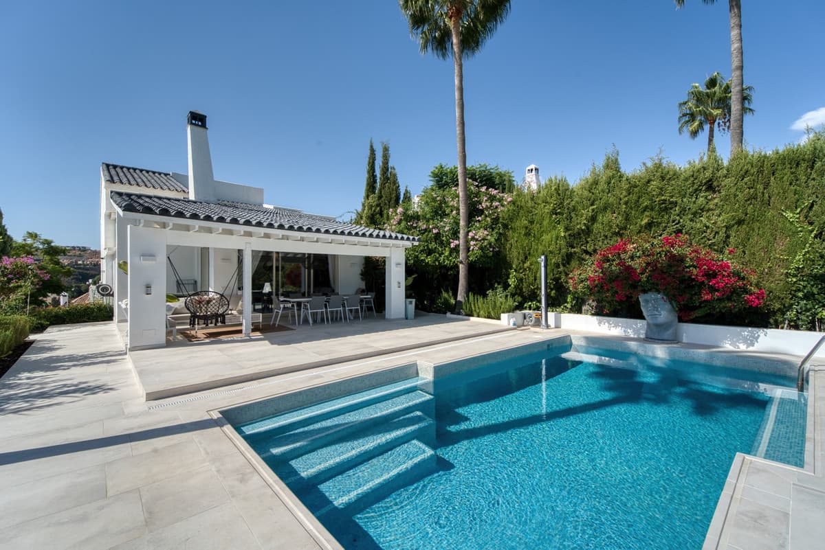 Detached Villa in Benahavís — photo 1 of 10