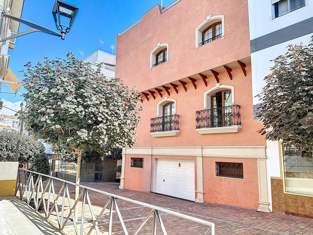 Townhouse in Estepona — photo 3 of 10