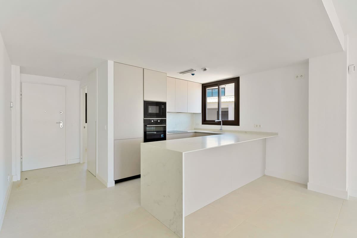 Middle Floor Apartment in Fuengirola — photo 5 of 10