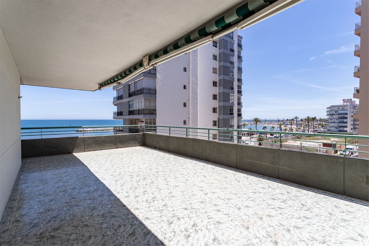Middle Floor Apartment in Fuengirola — photo 3 of 10