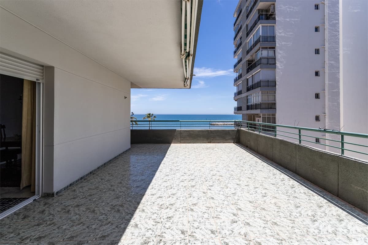 Middle Floor Apartment in Fuengirola — photo 4 of 10