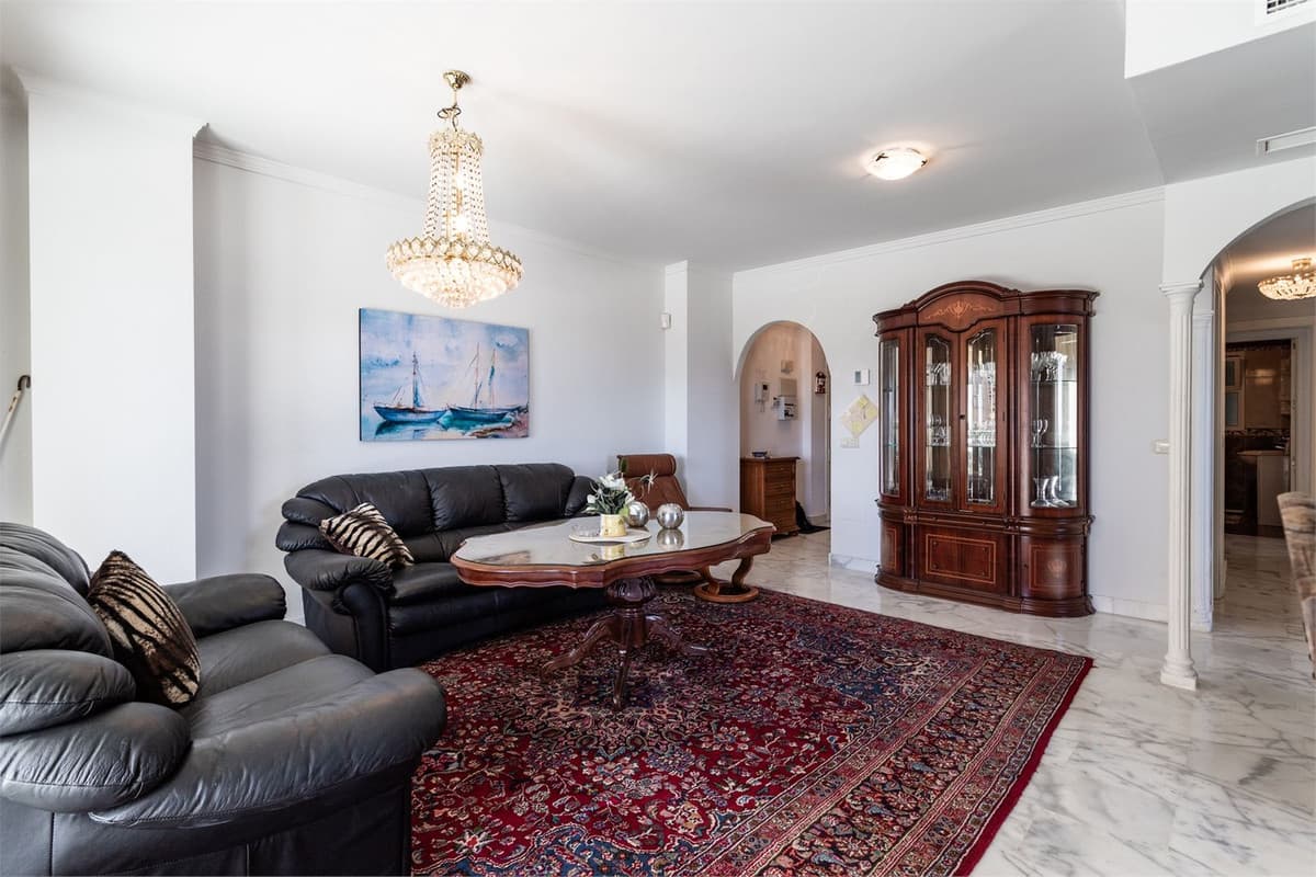 Middle Floor Apartment in Fuengirola — photo 10 of 10