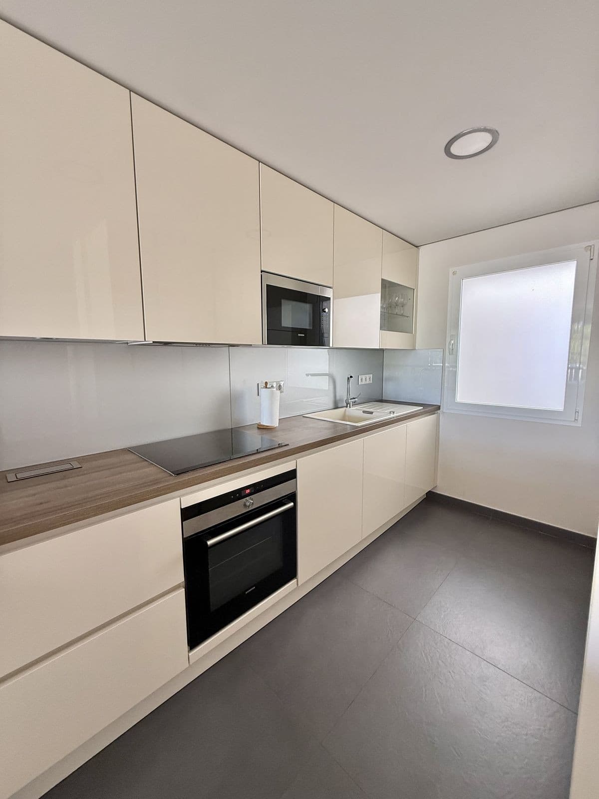 Middle Floor Apartment in Estepona — photo 7 of 10