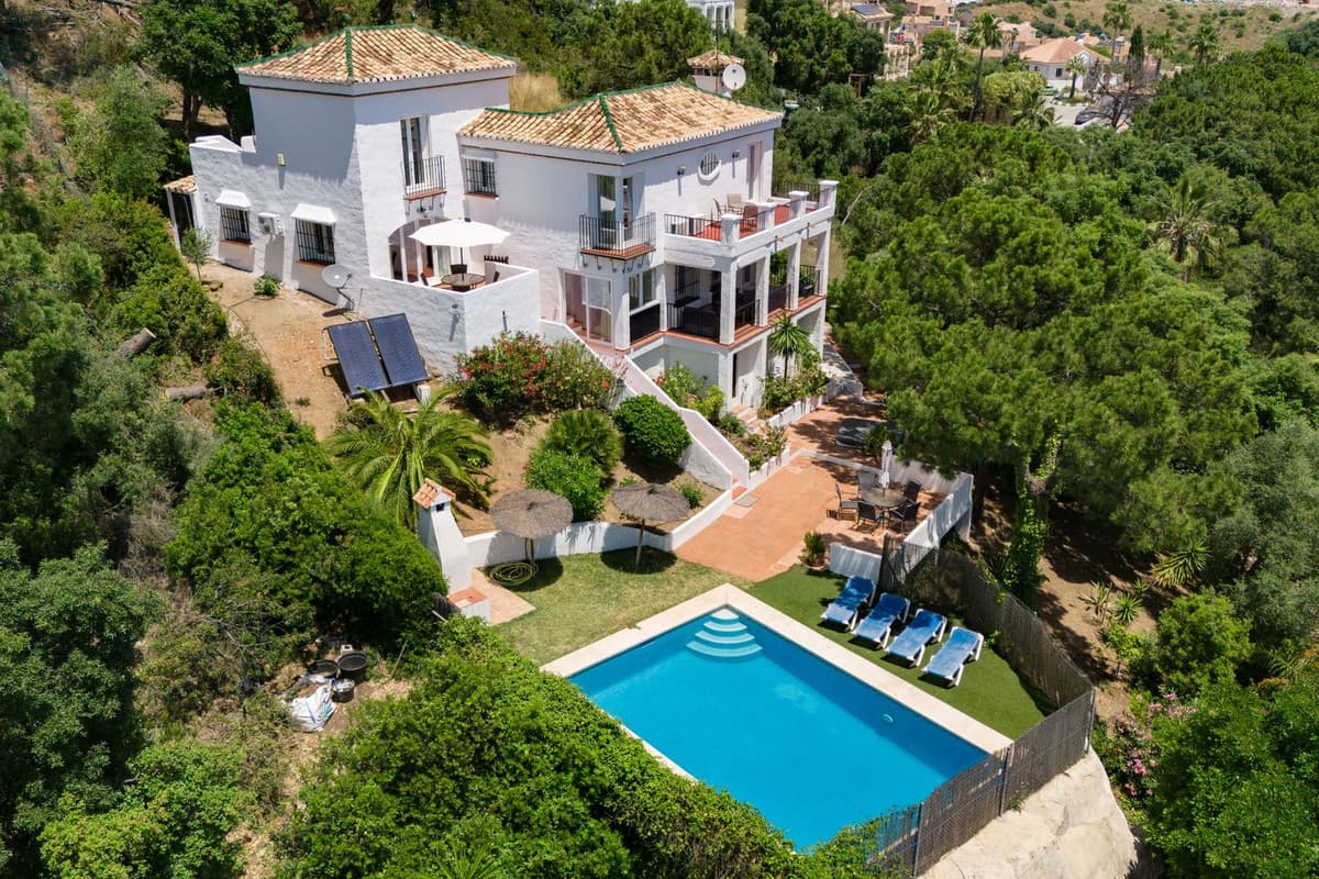 Detached Villa in Estepona — photo 1 of 10