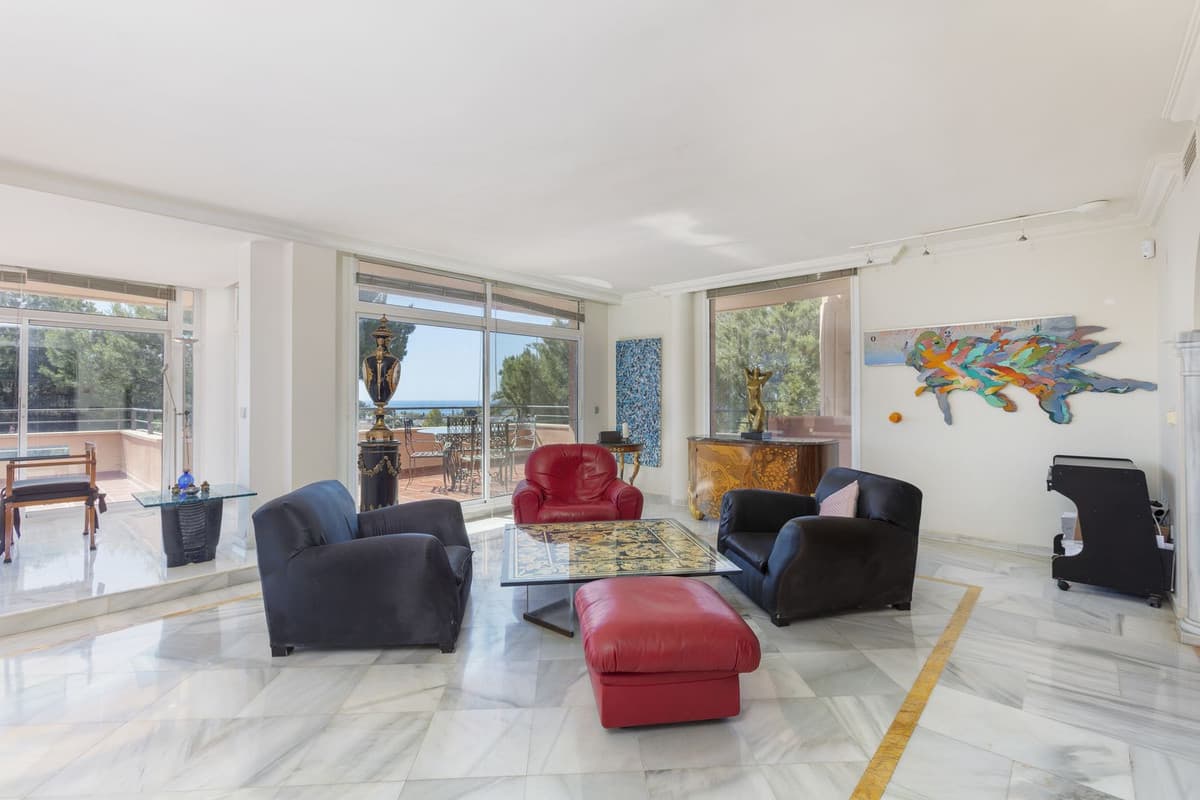 Middle Floor Apartment in Nueva Andalucía — photo 5 of 10