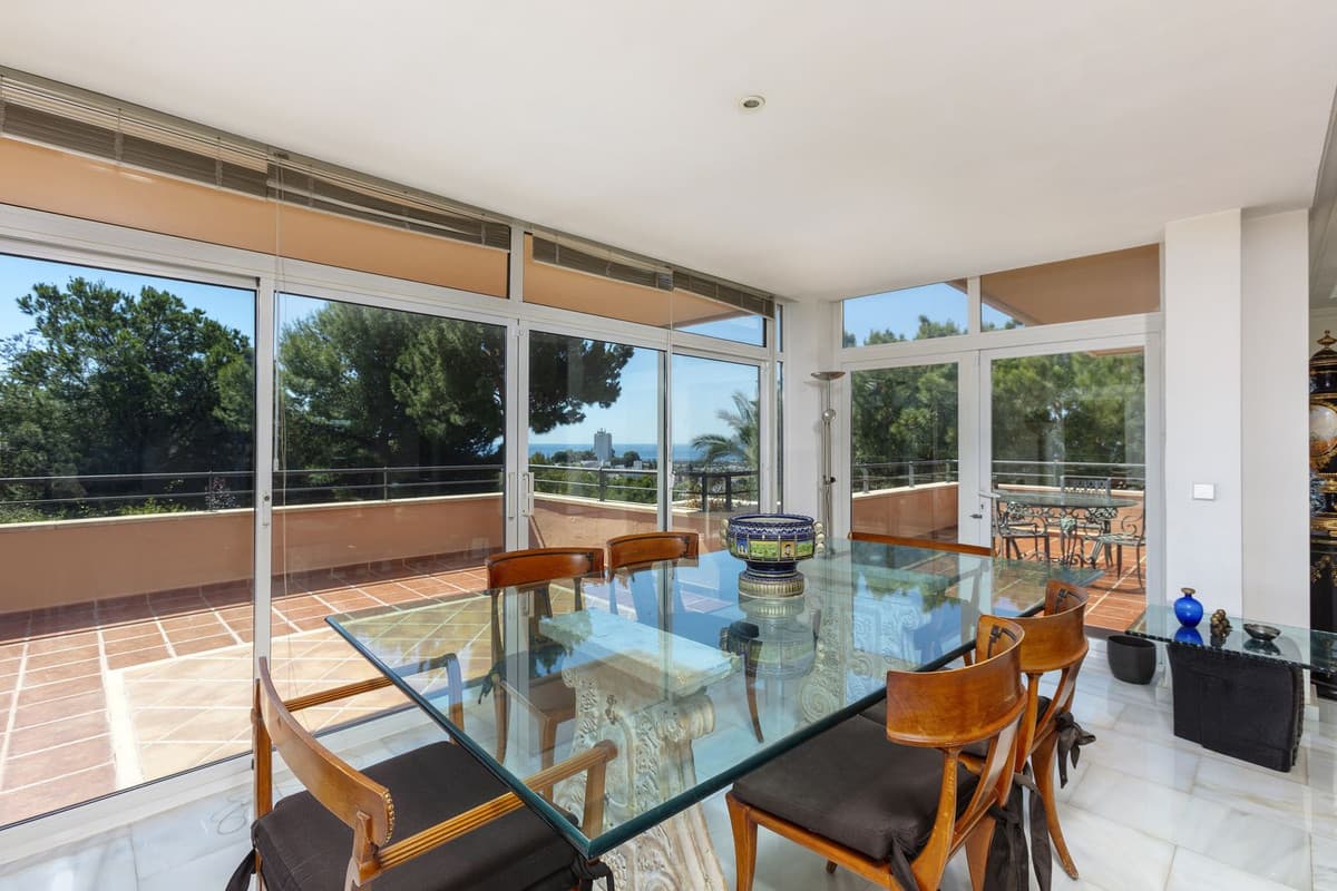 Middle Floor Apartment in Nueva Andalucía — photo 7 of 10