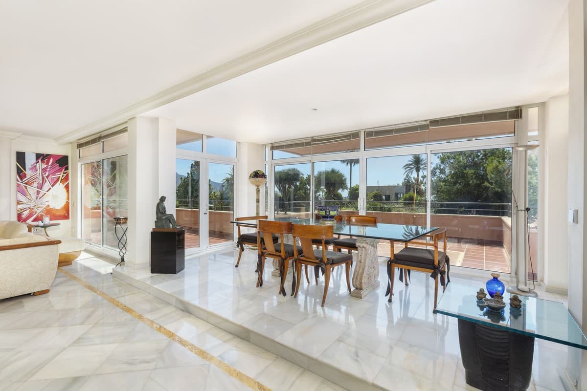 Middle Floor Apartment in Nueva Andalucía — photo 8 of 10