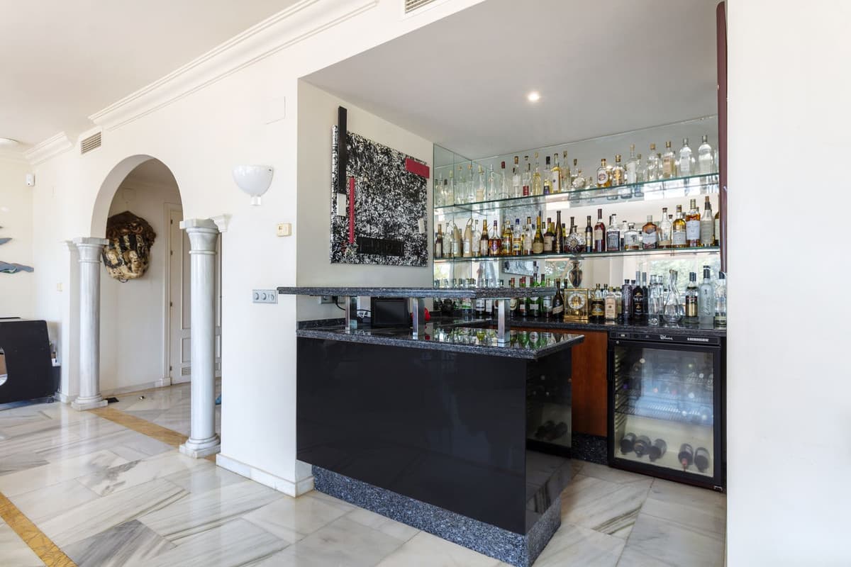 Middle Floor Apartment in Nueva Andalucía — photo 9 of 10