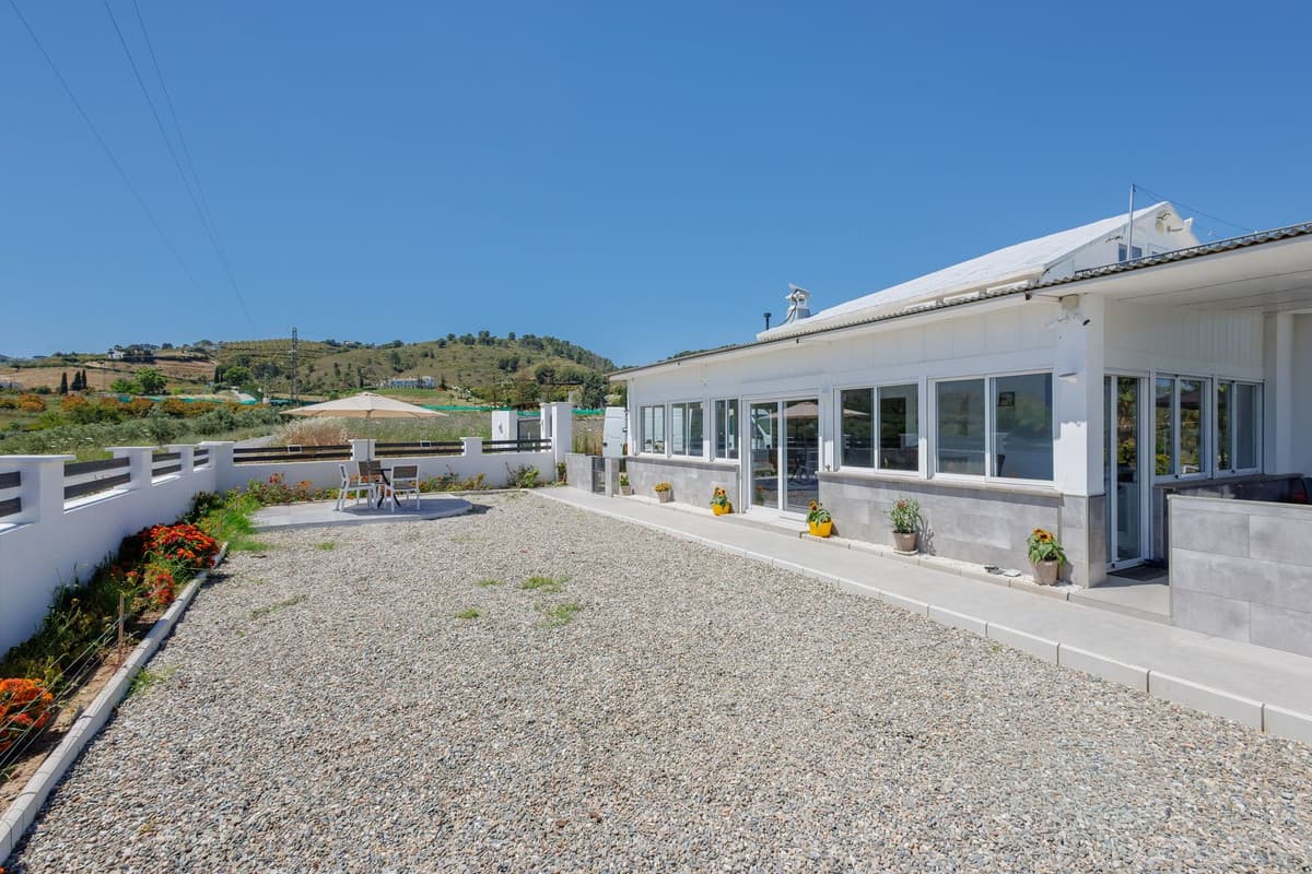 Detached Villa in Coín — photo 2 of 10