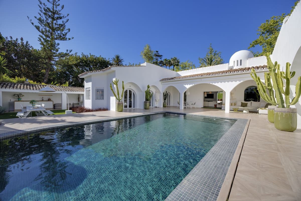 Detached Villa in Guadalmina Alta — photo 1 of 10