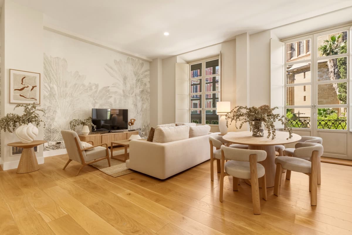 Middle Floor Apartment in Centro Histórico — photo 1 of 10