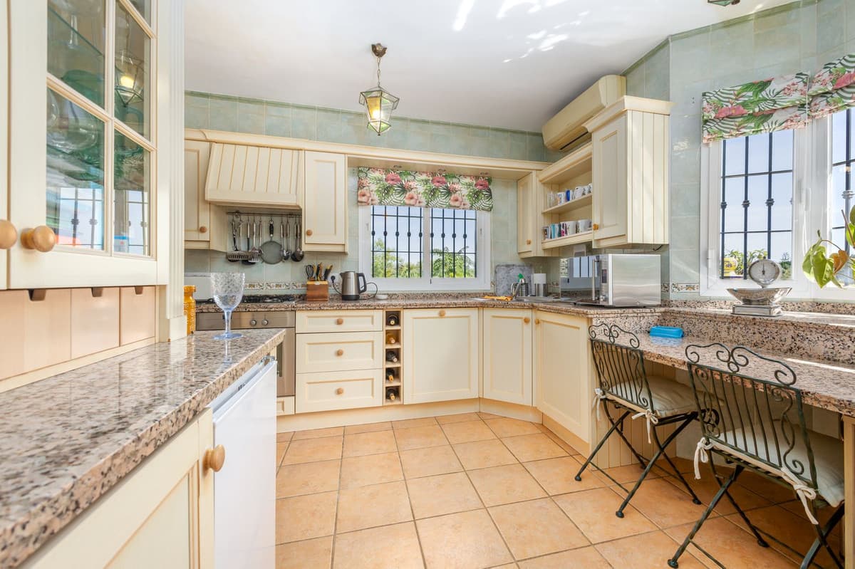 Detached Villa in Coín — photo 5 of 10