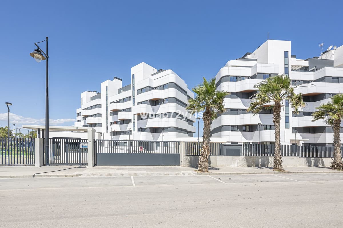 Middle Floor Apartment in Torremolinos — photo 2 of 10