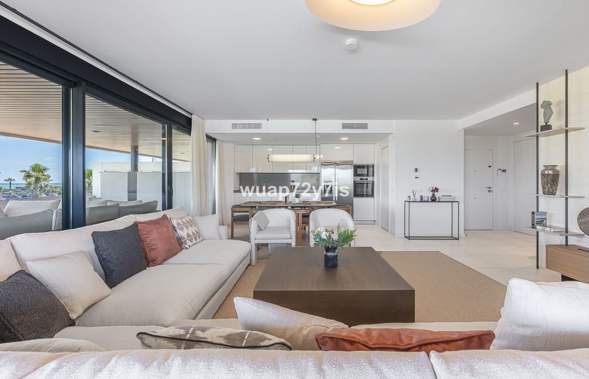 Middle Floor Apartment in Torremolinos — photo 7 of 10