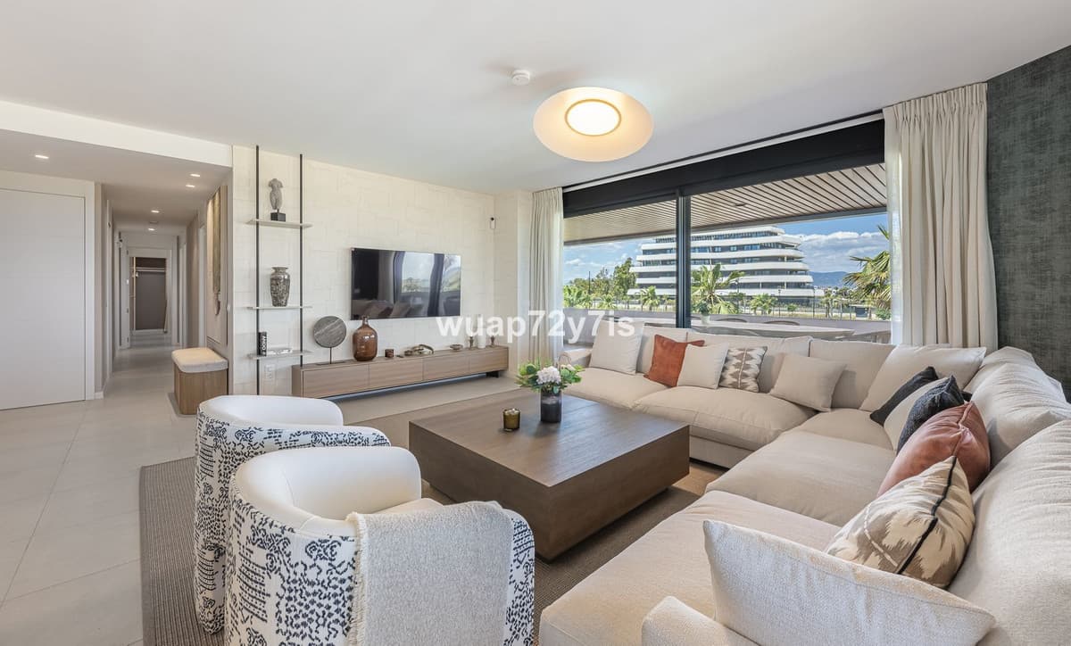 Middle Floor Apartment in Torremolinos — photo 9 of 10