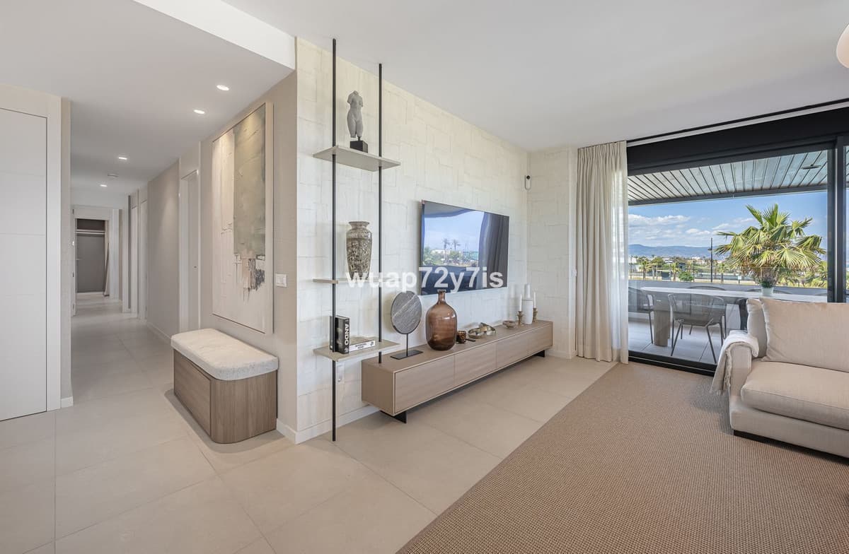 Middle Floor Apartment in Torremolinos — photo 10 of 10