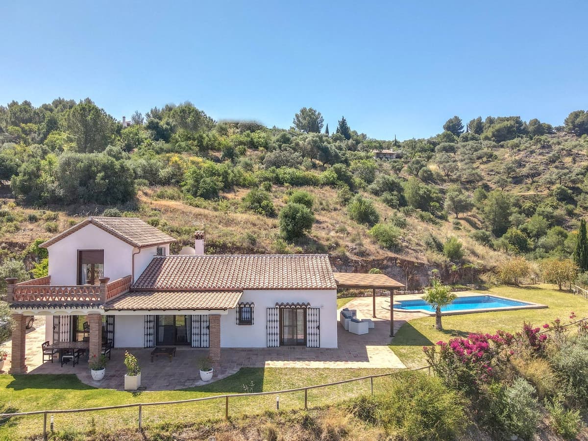 Detached Villa in Guaro — photo 1 of 10