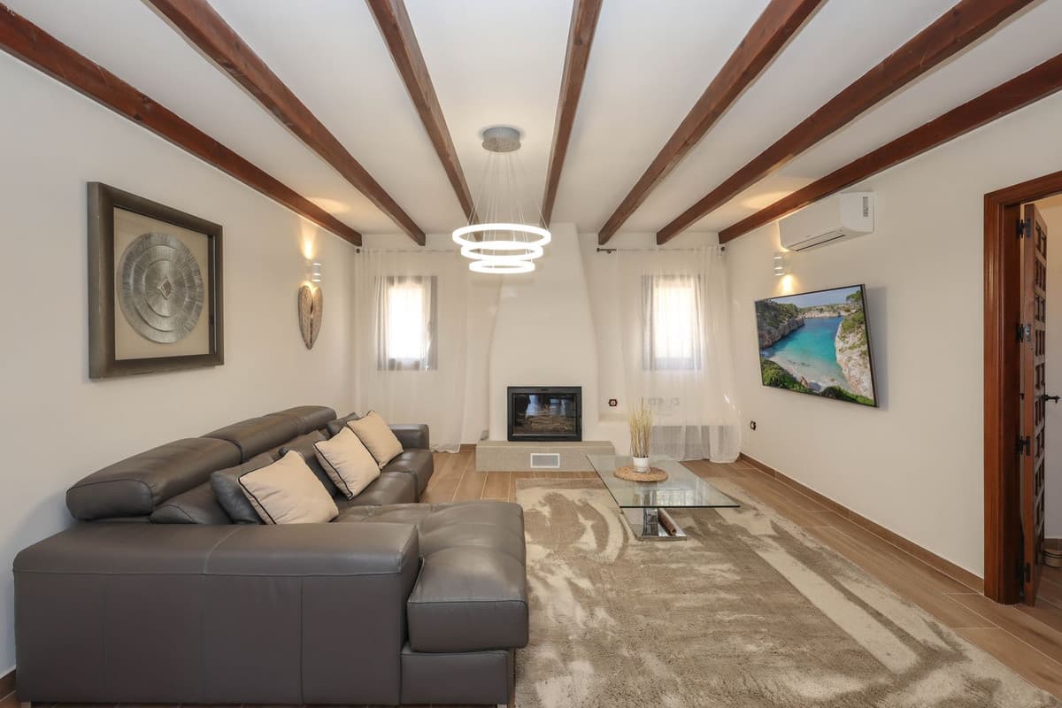 Detached Villa in Guaro — photo 3 of 10
