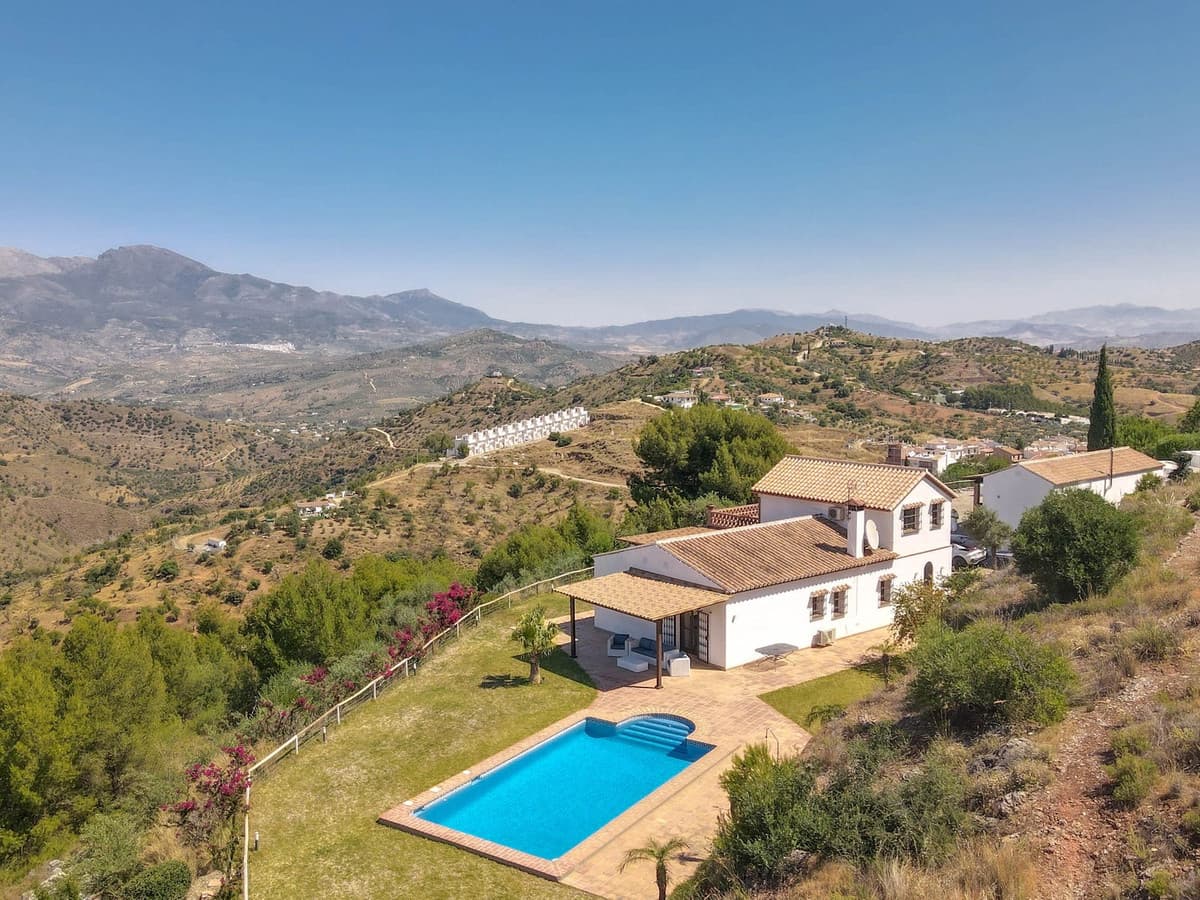 Detached Villa in Guaro — photo 4 of 10
