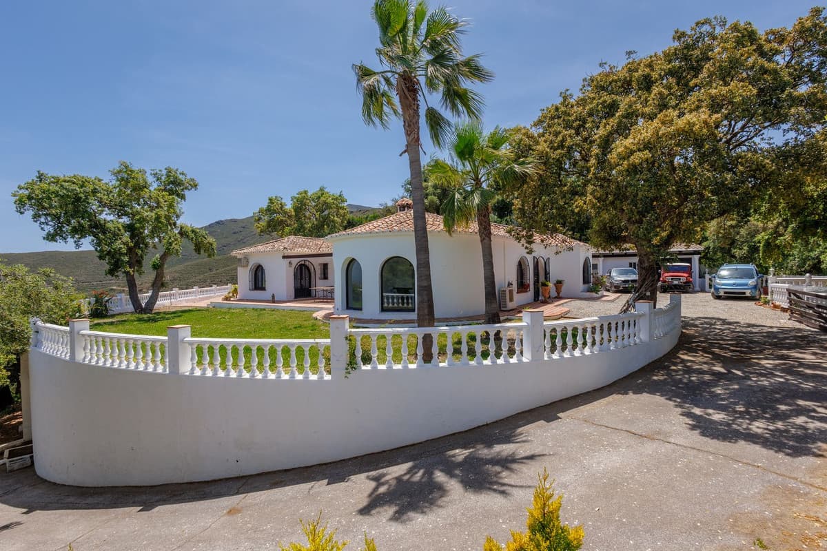 Detached Villa in Coín — photo 1 of 10