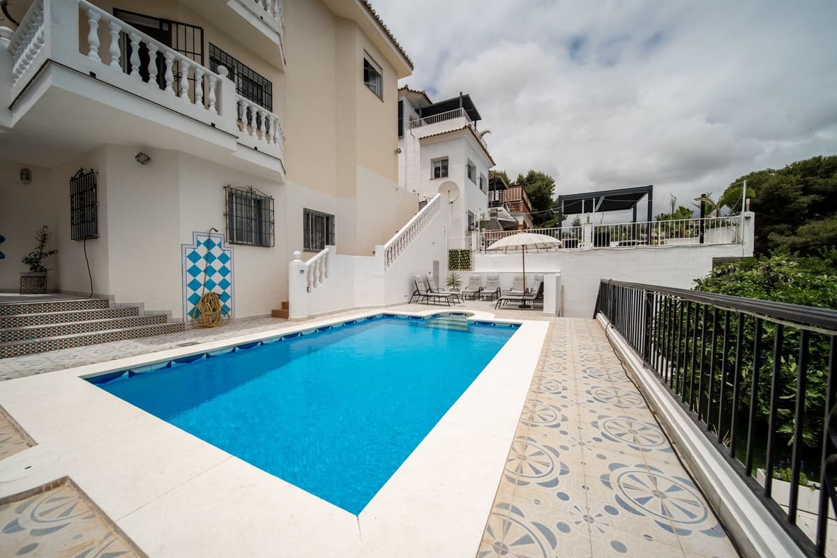 Detached Villa in El Coto — photo 1 of 10