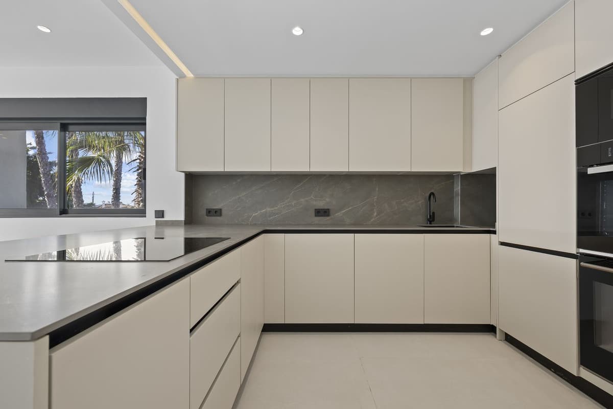 Penthouse Duplex in El Paraiso — photo 3 of 10