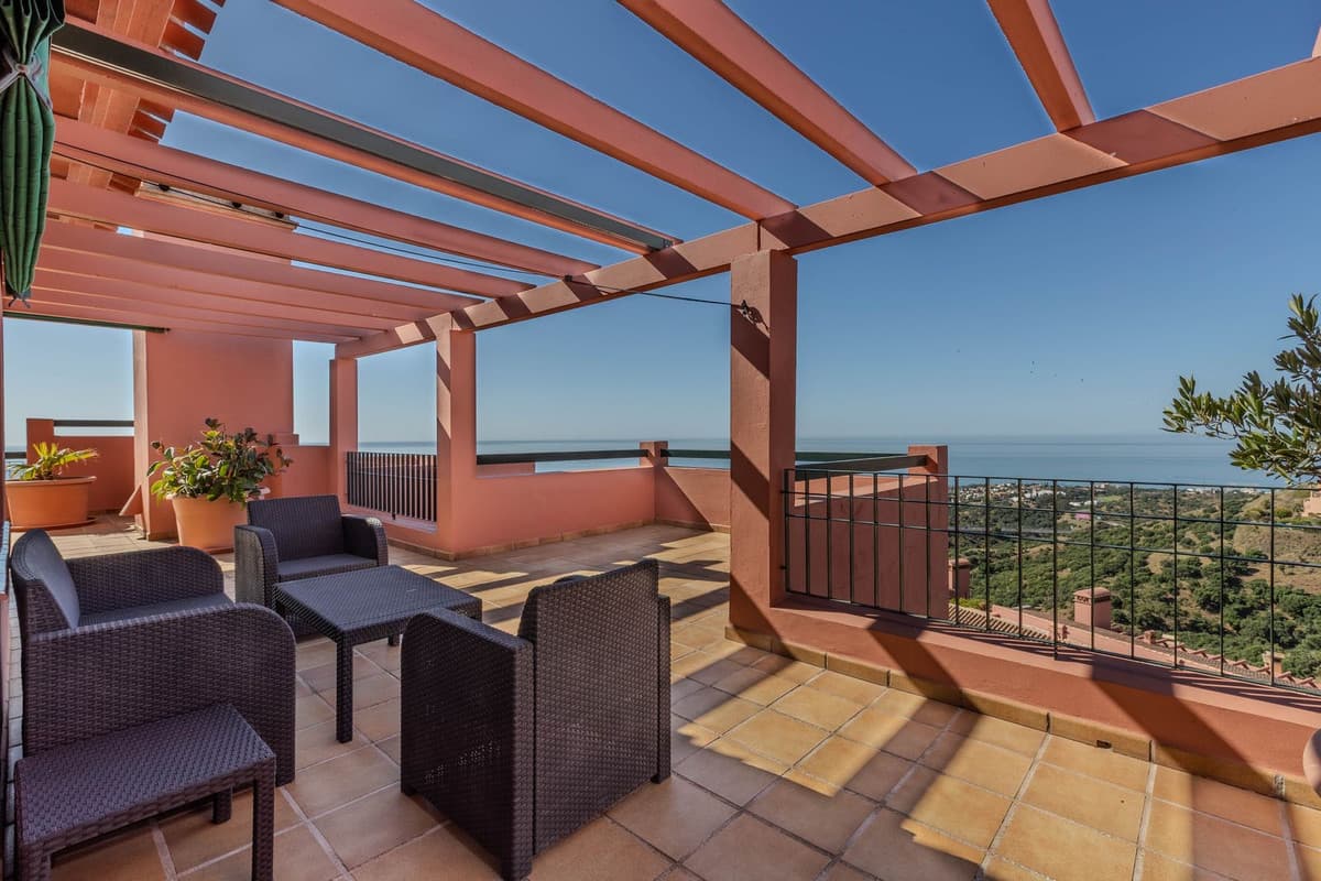 Penthouse in Calahonda — photo 1 of 10