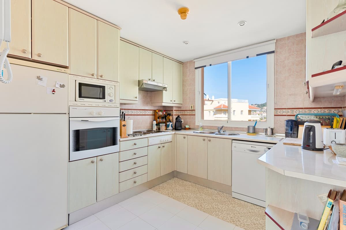 Middle Floor Apartment in Mijas Costa — photo 3 of 10