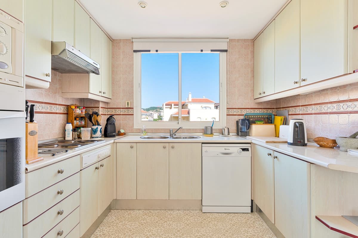Middle Floor Apartment in Mijas Costa — photo 7 of 10