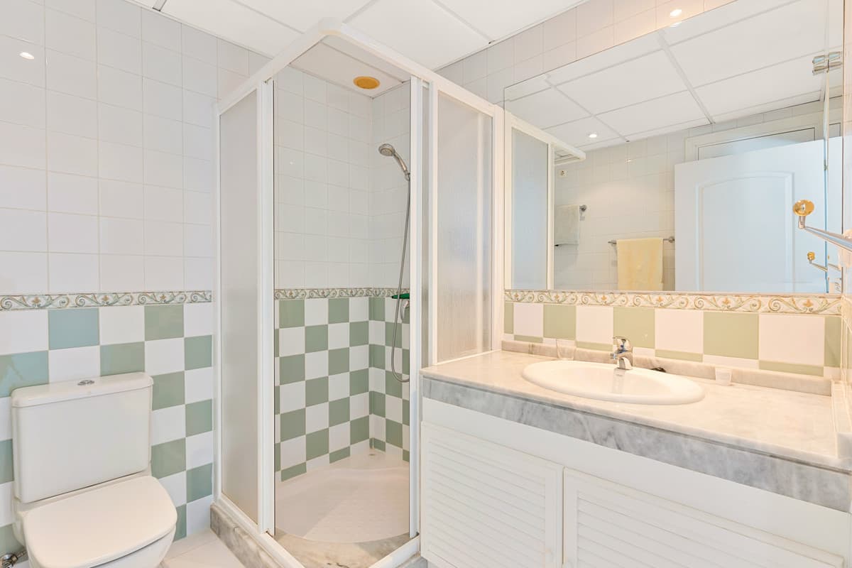 Middle Floor Apartment in Mijas Costa — photo 9 of 10