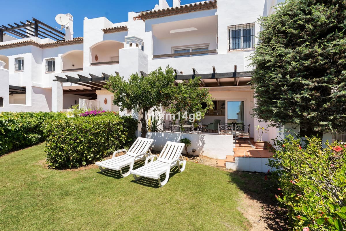 Townhouse in Nueva Andalucía — photo 1 of 10