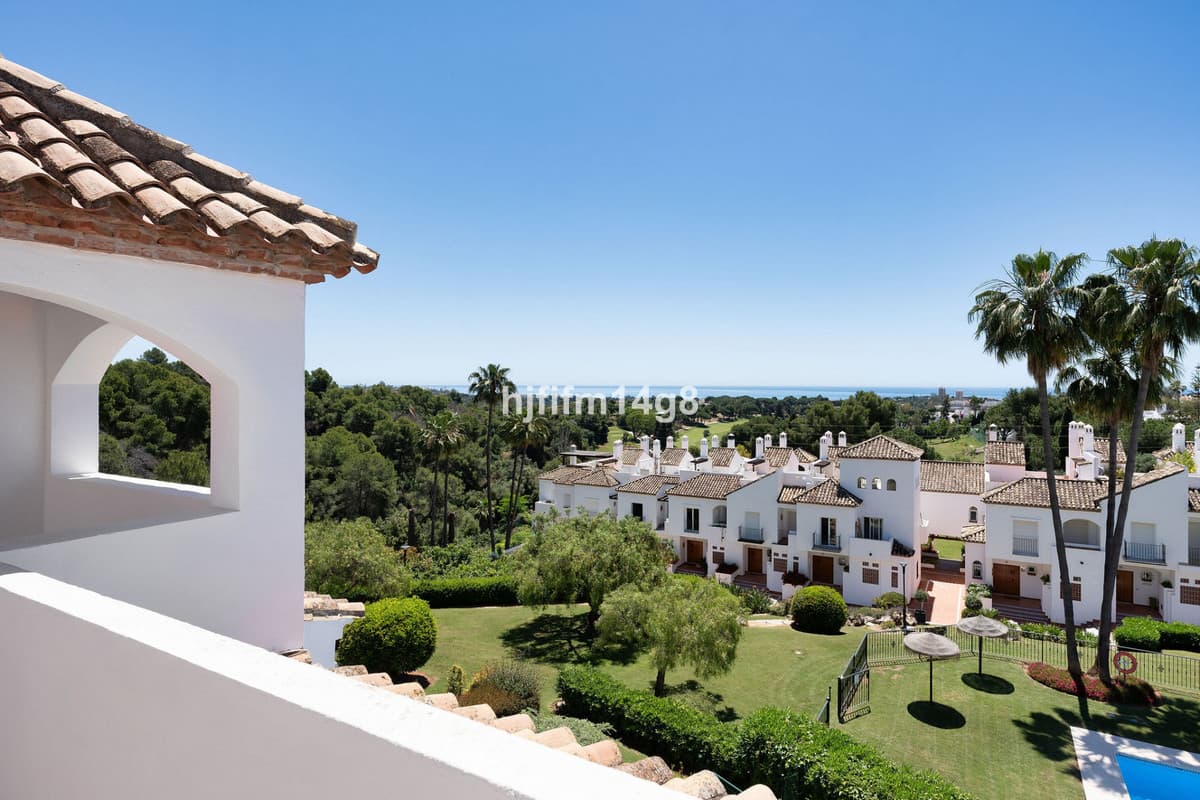 Townhouse in Nueva Andalucía — photo 2 of 10