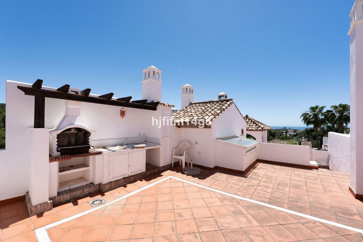 Townhouse in Nueva Andalucía — photo 3 of 10