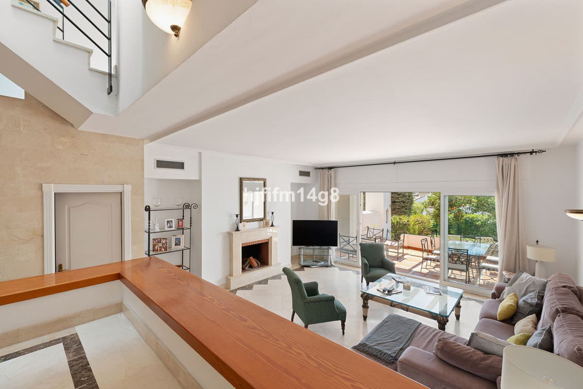 Townhouse in Nueva Andalucía — photo 4 of 10