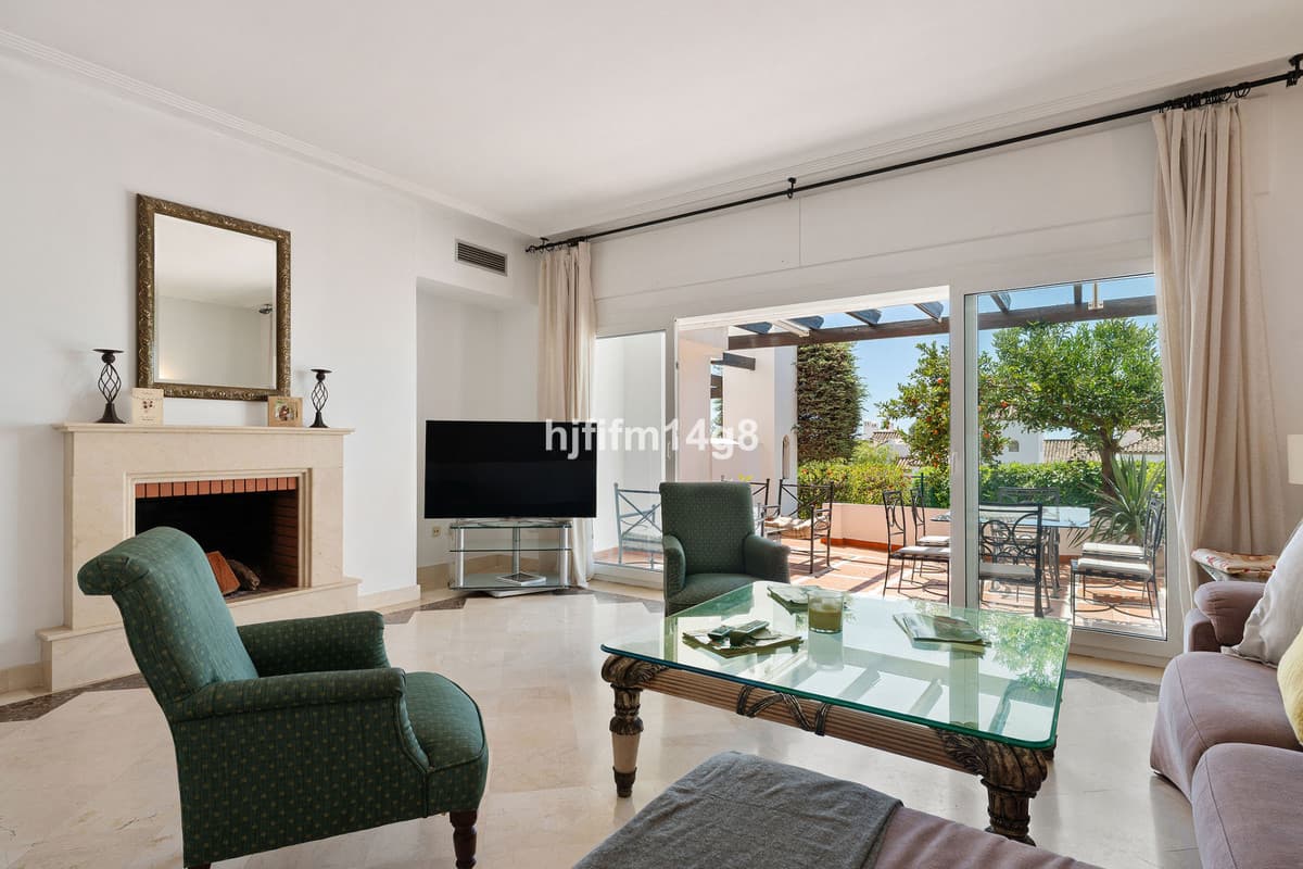 Townhouse in Nueva Andalucía — photo 6 of 10