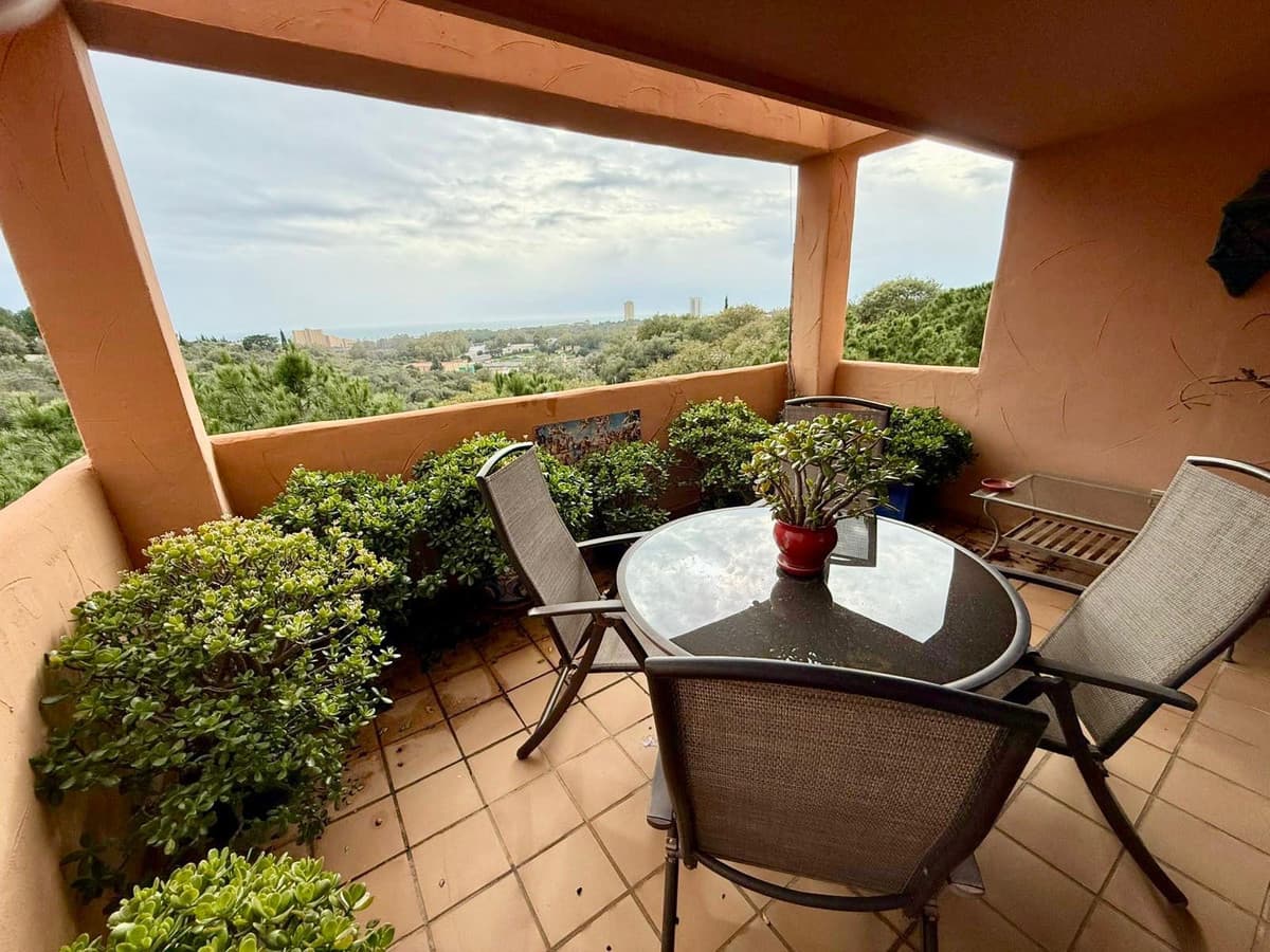 Middle Floor Apartment in Elviria — photo 1 of 10