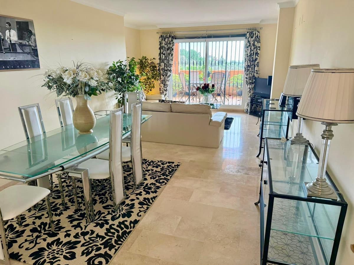 Middle Floor Apartment in Elviria — photo 4 of 10