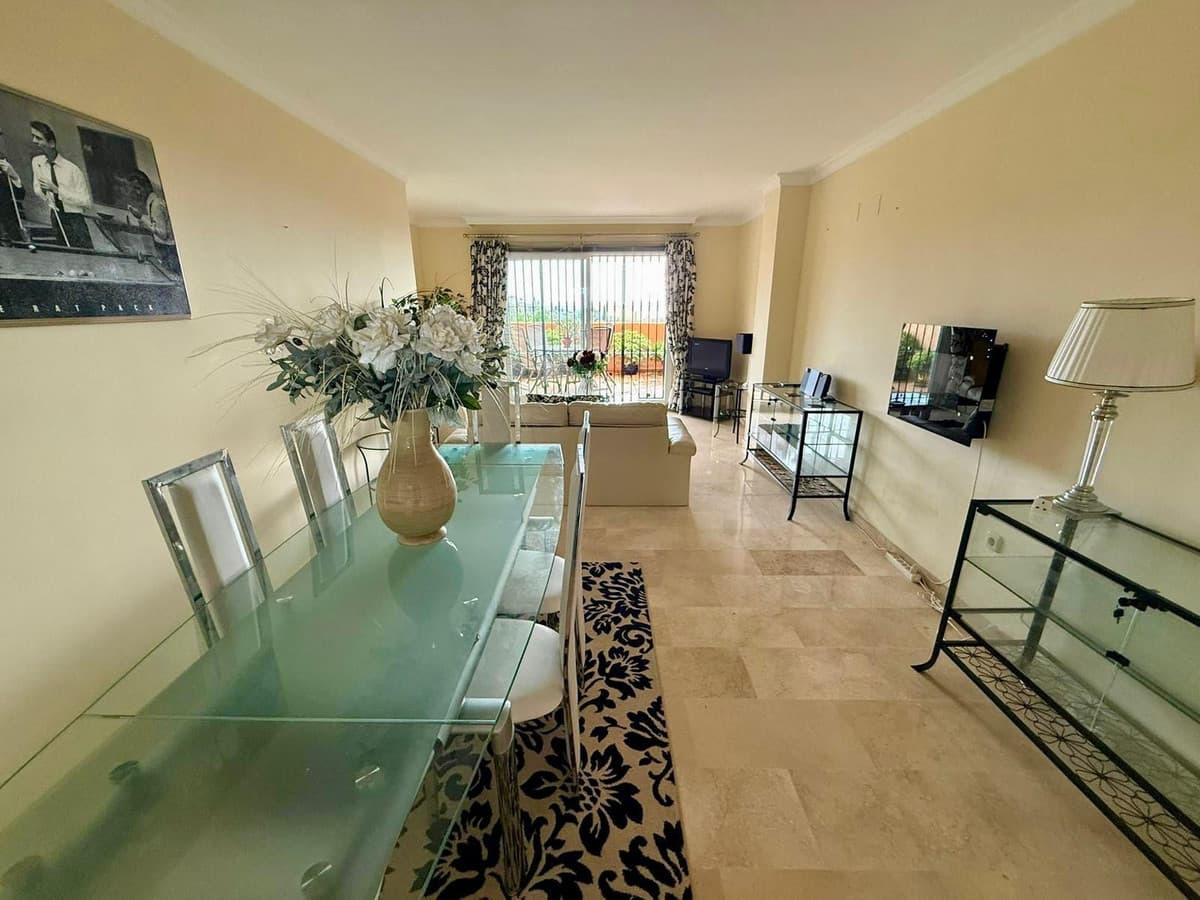 Middle Floor Apartment in Elviria — photo 5 of 10