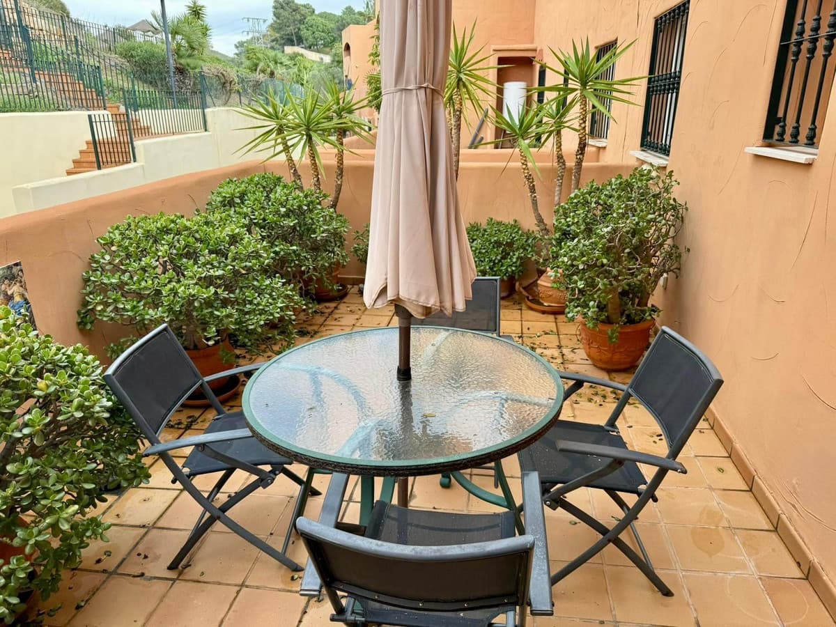 Middle Floor Apartment in Elviria — photo 8 of 10