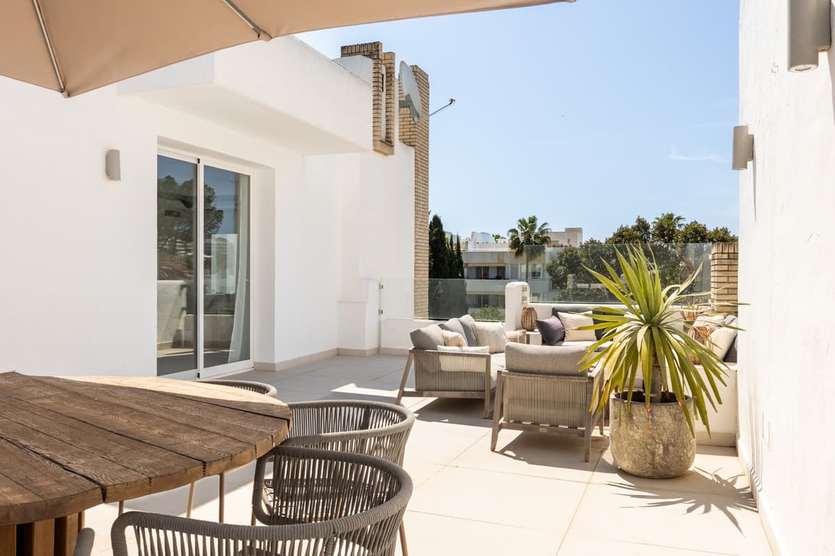 Middle Floor Apartment in Nueva Andalucía — photo 2 of 10
