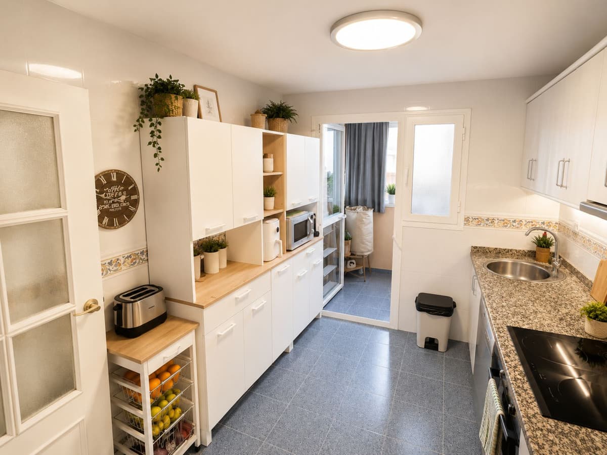 Middle Floor Apartment in Estepona — photo 3 of 10