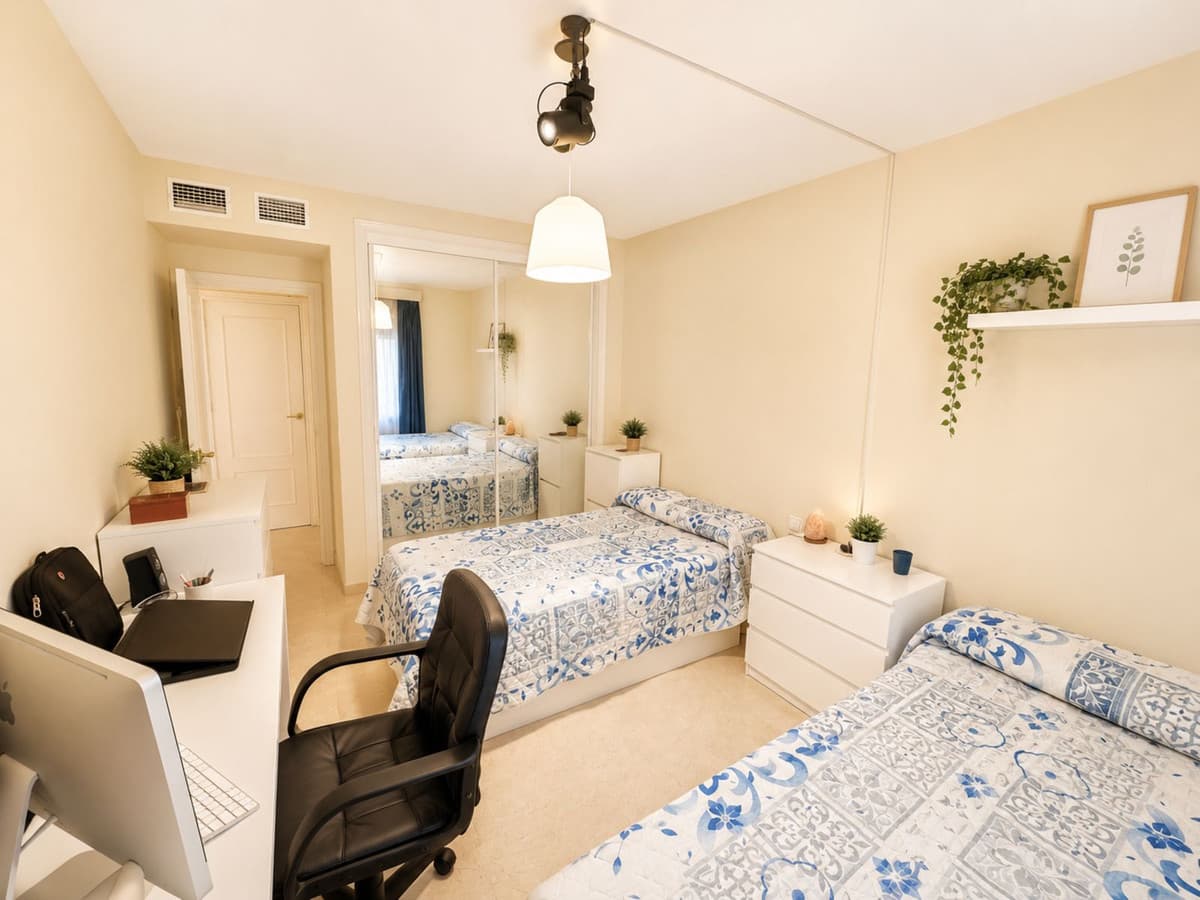 Middle Floor Apartment in Estepona — photo 10 of 10