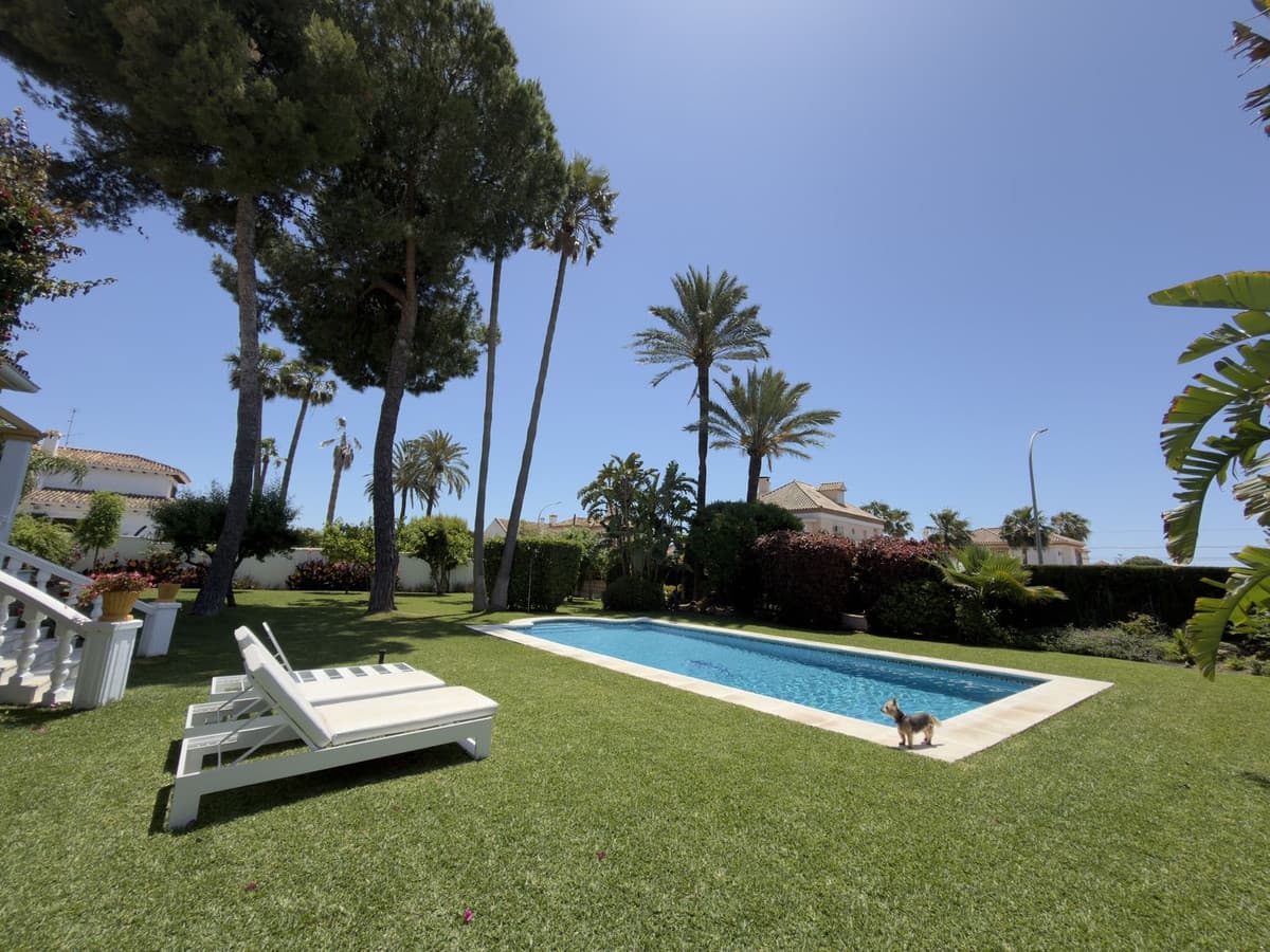 Detached Villa in San Pedro de Alcántara — photo 3 of 10