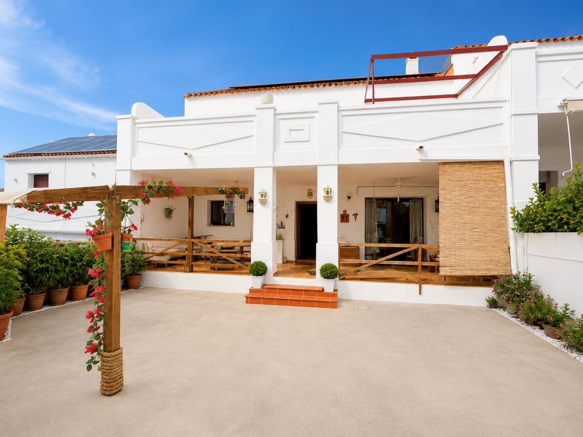 Semi-Detached House in Casares Playa — photo 2 of 10