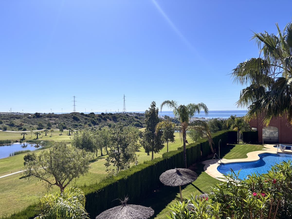 Townhouse in Estepona — photo 1 of 10